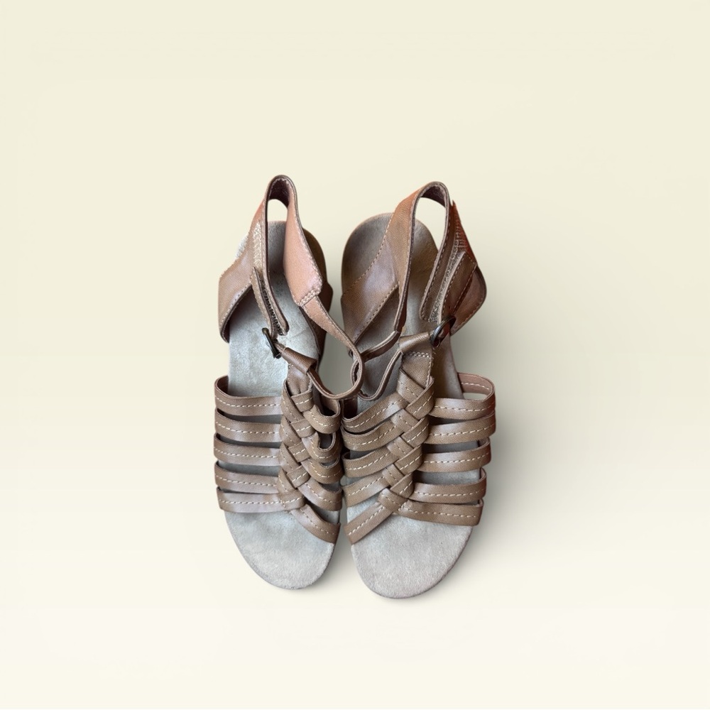 Yuu Tan Strappy Sandals